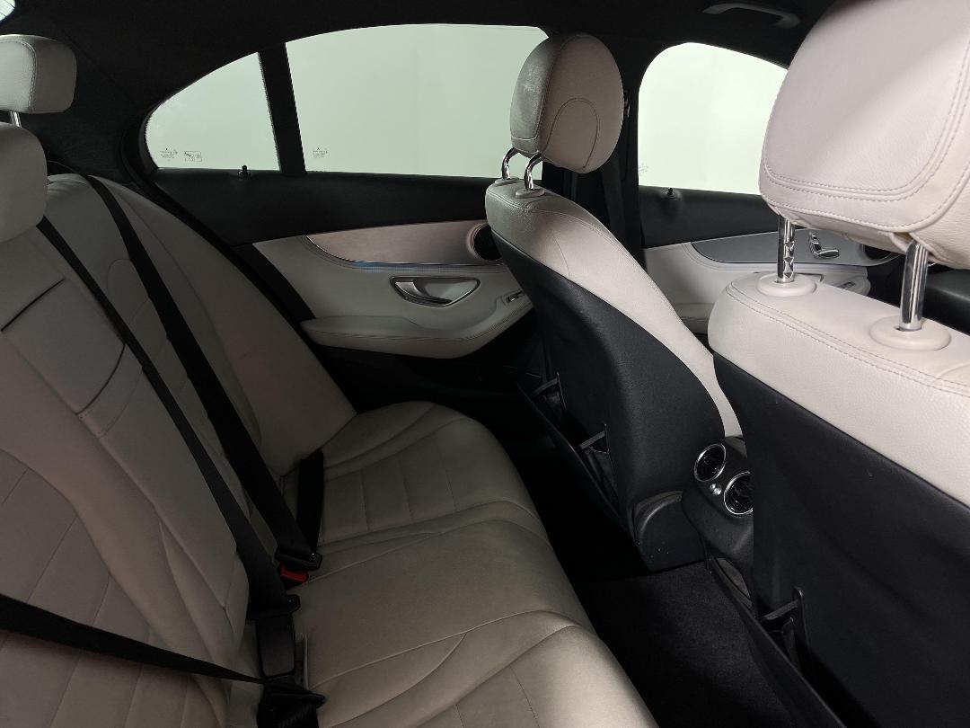 Photo '20' of Mercedes-Benz C-Class