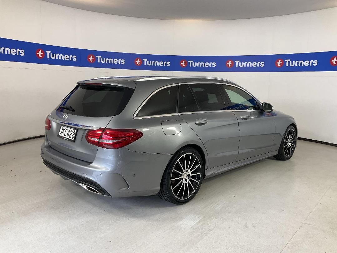 Photo '7' of Mercedes-Benz C-Class Photo '7' of Mercedes-Benz C-Class