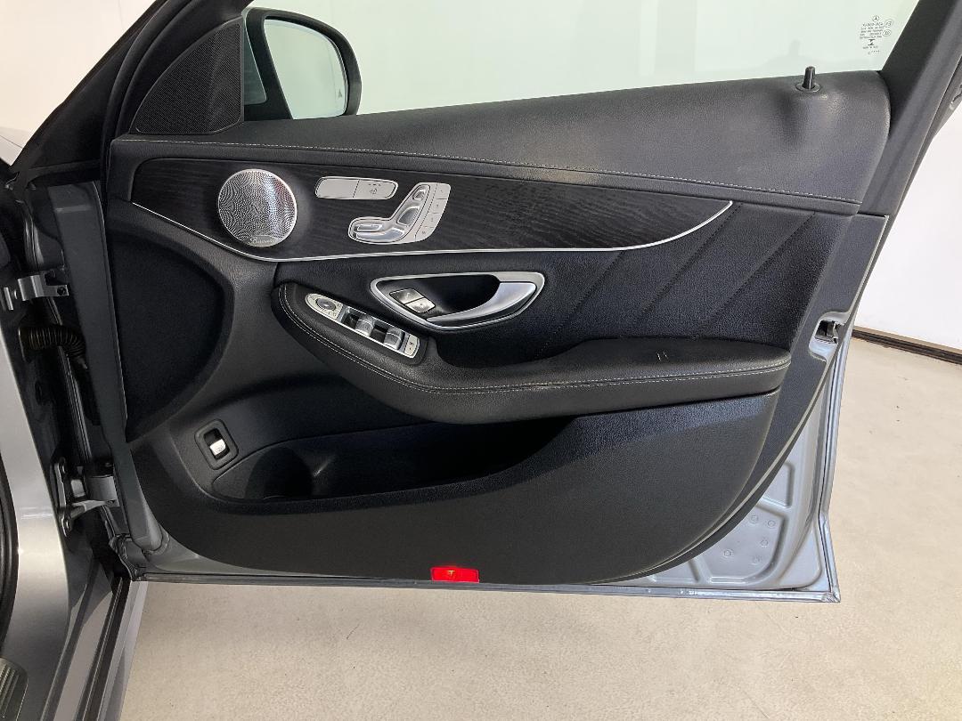 Photo '15' of Mercedes-Benz C-Class Photo '15' of Mercedes-Benz C-Class