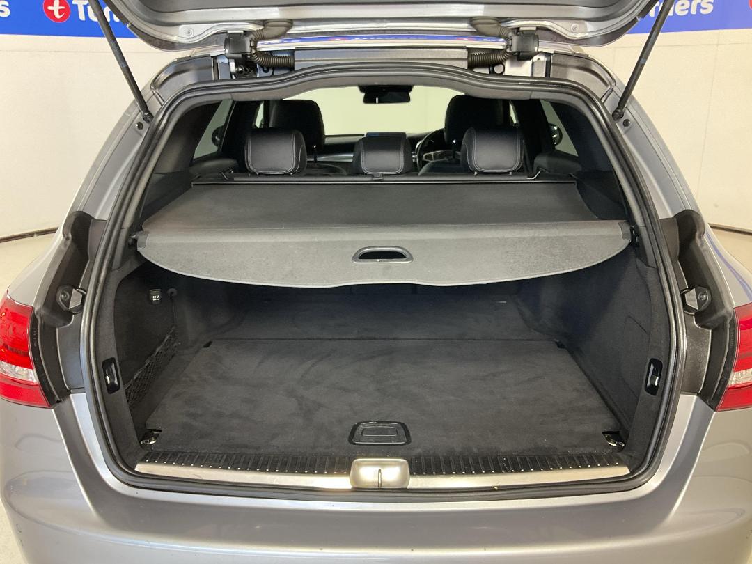 Photo '14' of Mercedes-Benz C-Class Photo '14' of Mercedes-Benz C-Class