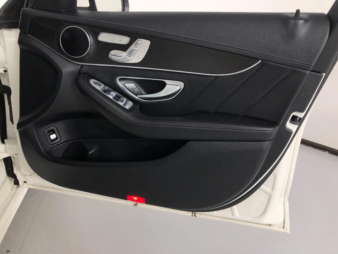 Photo '15' of Mercedes-Benz C200 Photo '15' of Mercedes-Benz C200