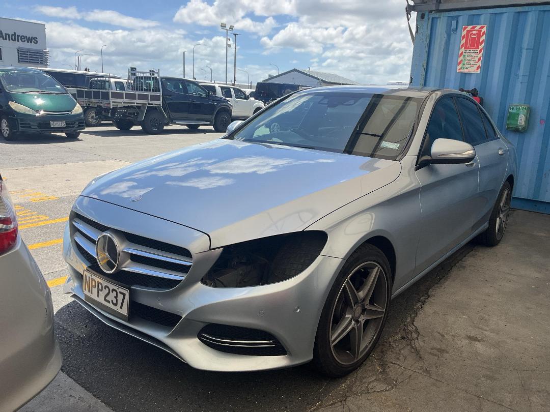 Photo '2' of Mercedes-Benz C200 Photo '2' of Mercedes-Benz C200