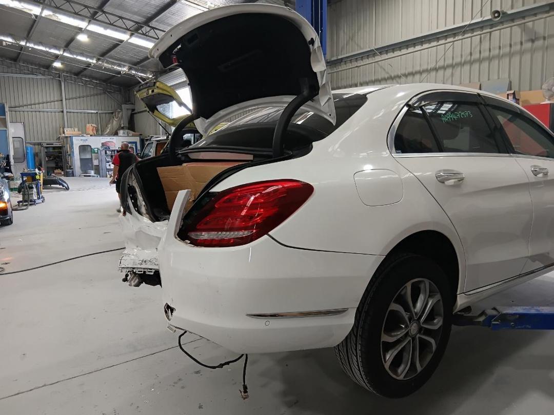 Photo '8' of Mercedes-Benz C200 Photo '8' of Mercedes-Benz C200