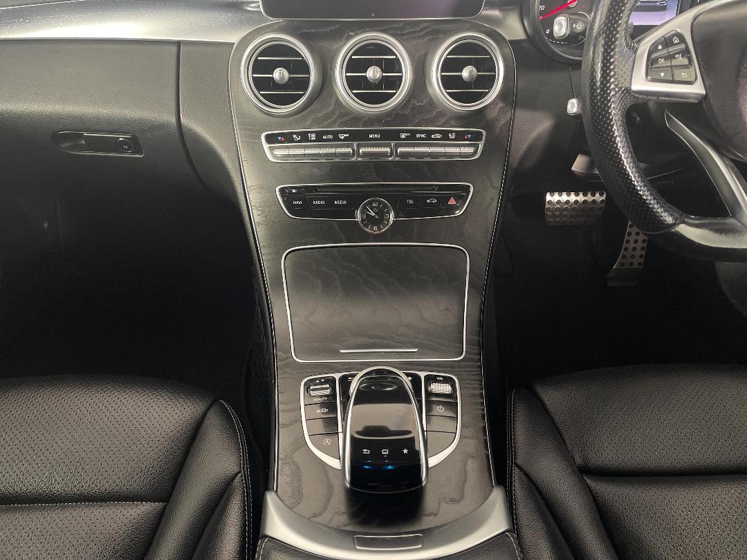 Photo '18' of Mercedes-Benz C200 Photo '18' of Mercedes-Benz C200