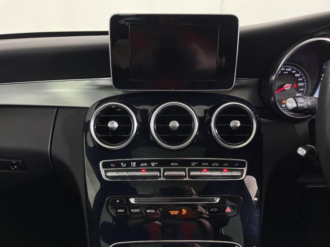 Photo '18' of Mercedes-Benz C250