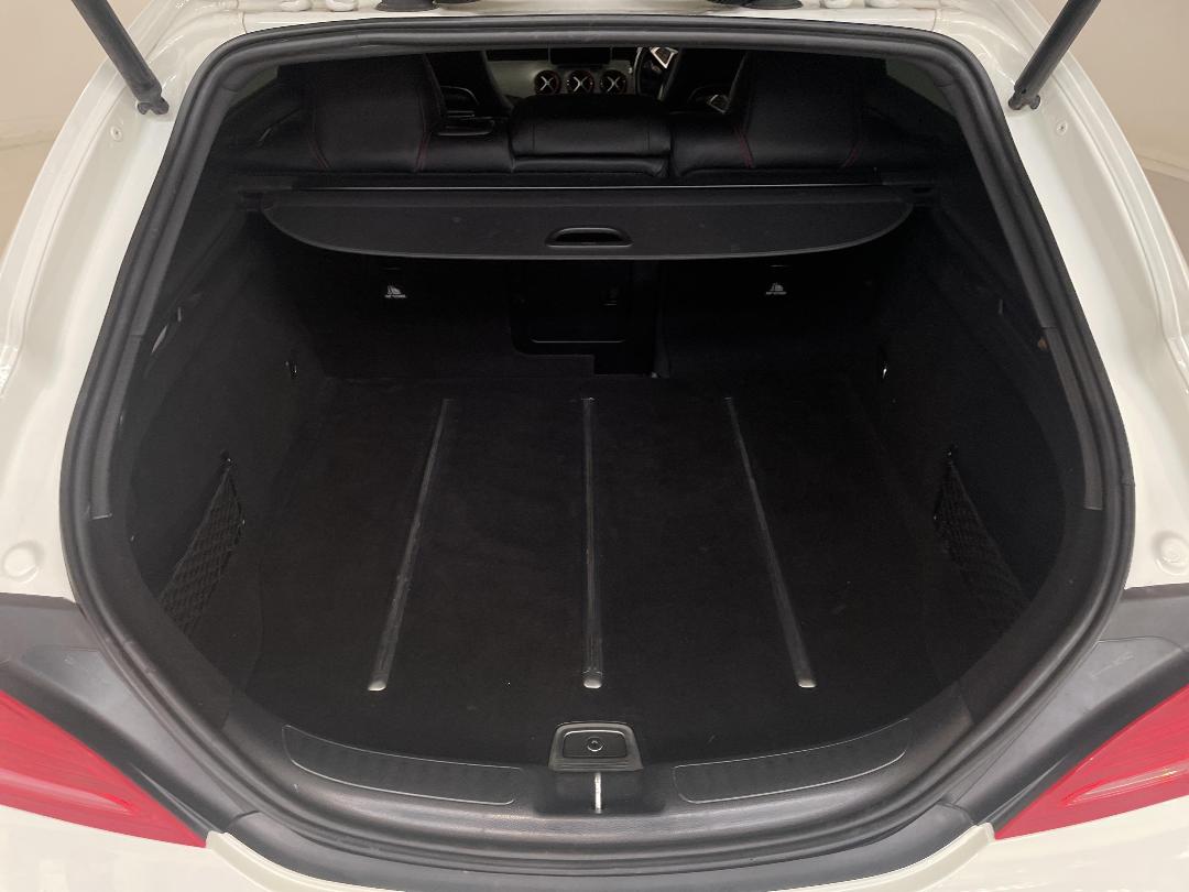 Photo '14' of Mercedes-Benz CLA