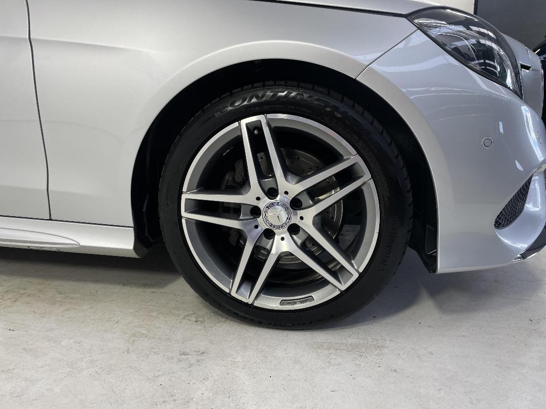 Photo '9' of Mercedes-Benz E220