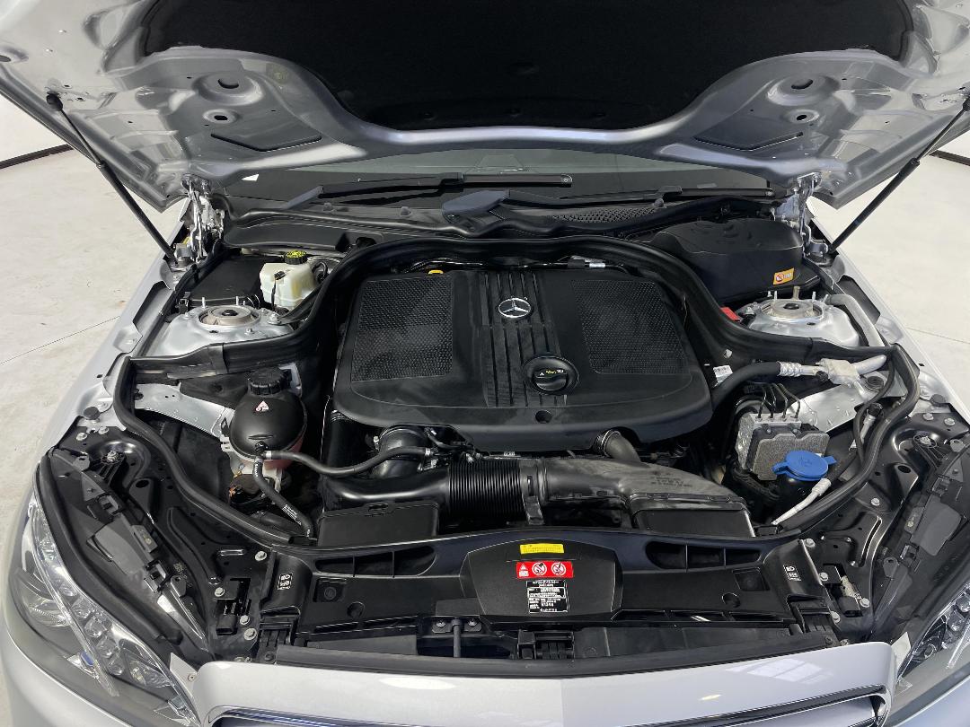 Photo '13' of Mercedes-Benz E220