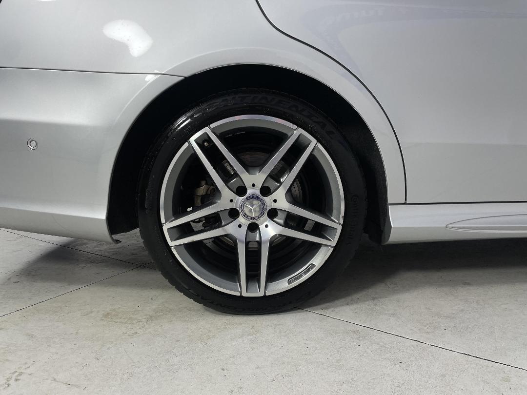 Photo '12' of Mercedes-Benz E220