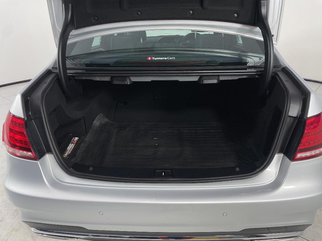 Photo '14' of Mercedes-Benz E220