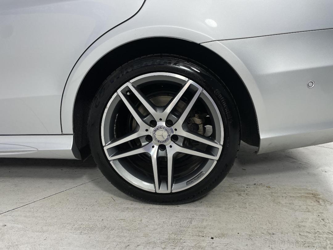 Photo '11' of Mercedes-Benz E220