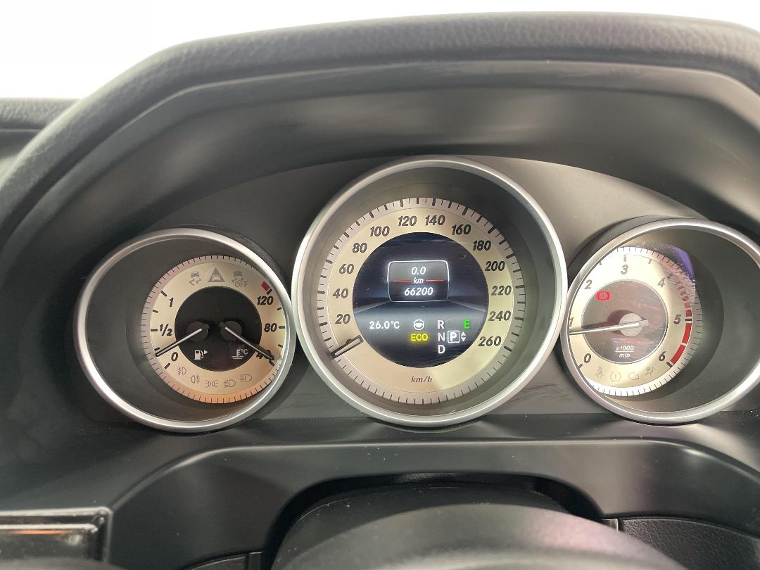 Photo '21' of Mercedes-Benz E220