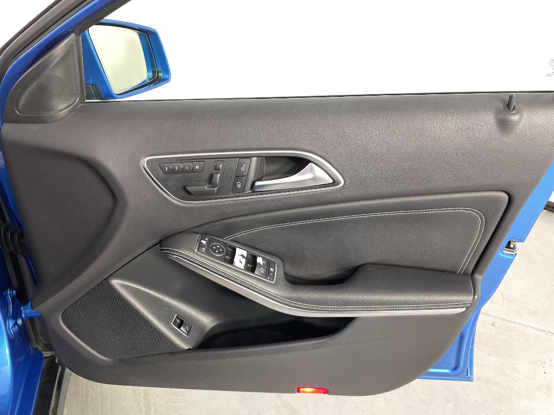 Photo '15' of Mercedes-Benz GLA180 Photo '15' of Mercedes-Benz GLA180