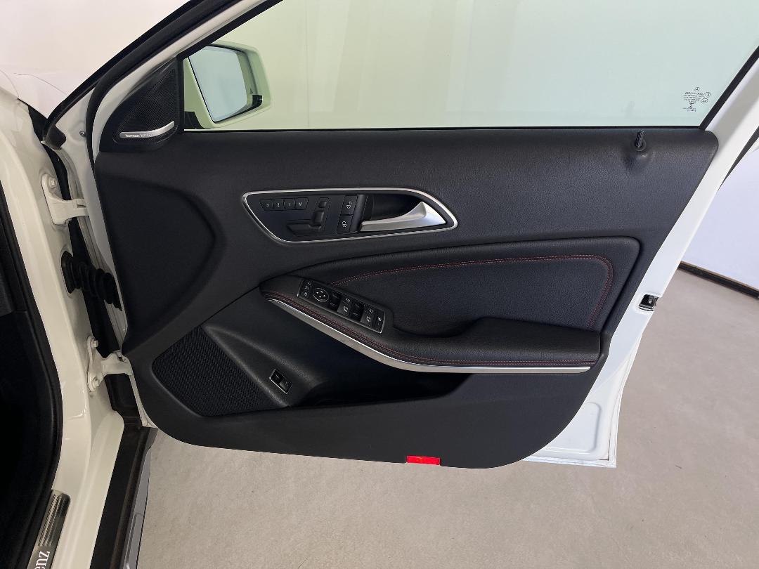 Photo '15' of Mercedes-Benz GLA250