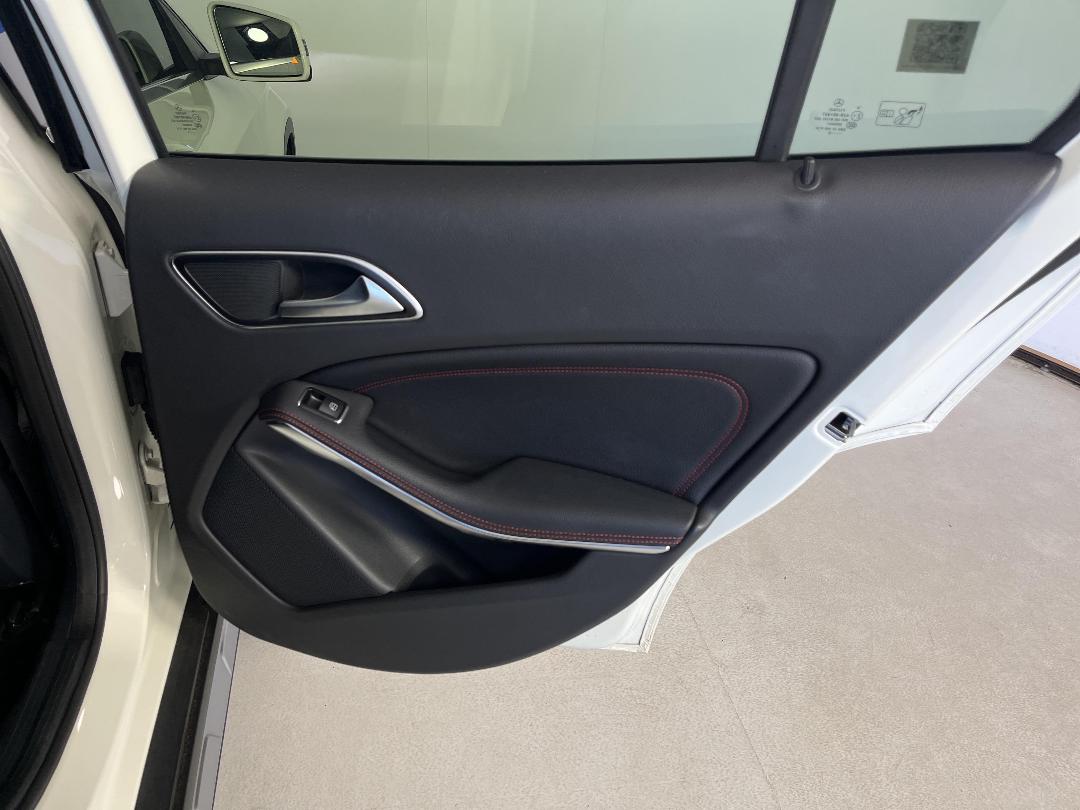 Photo '19' of Mercedes-Benz GLA250