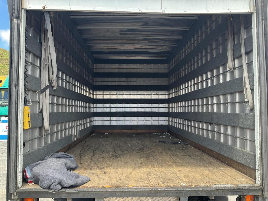 Photo '7' of Mitsubishi Canter HEV60E2 Box Body Photo '7' of Mitsubishi Canter HEV60E2 Box Body