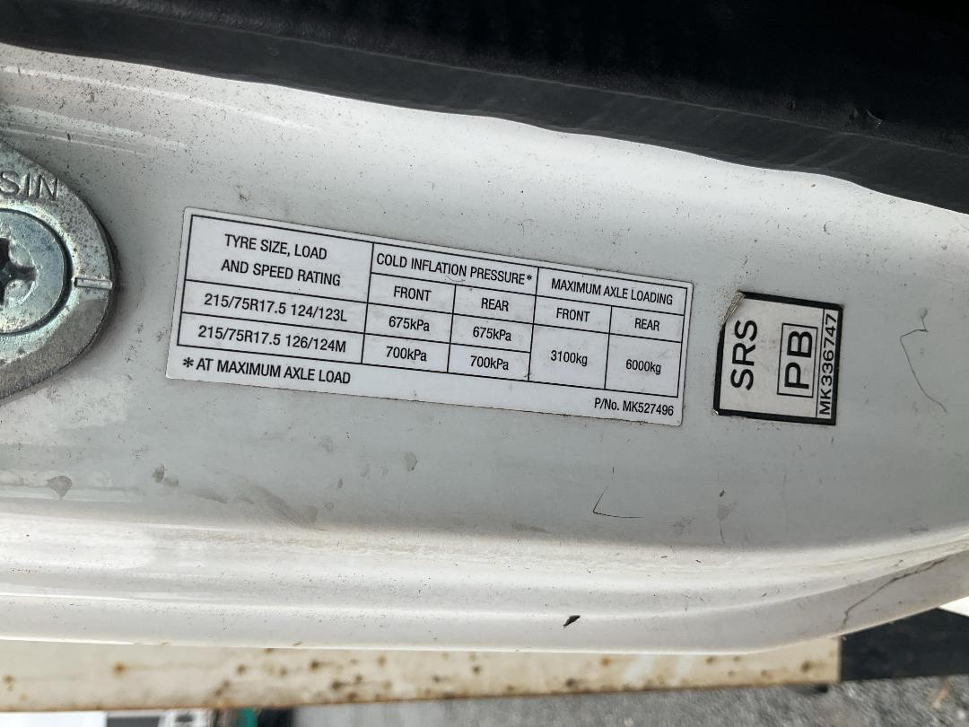 Photo '38' of Mitsubishi Fuso Canter HEV75G2 EURO5 HYBRID Curtainsider