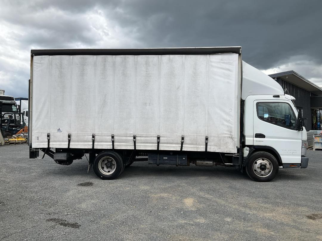 Photo '3' of Mitsubishi Fuso Canter HEV75G2 EURO5 HYBRID Curtainsider
