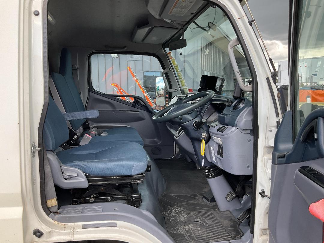 Photo '12' of Mitsubishi Fuso Canter HEV75G2 EURO5 HYBRID Curtainsider