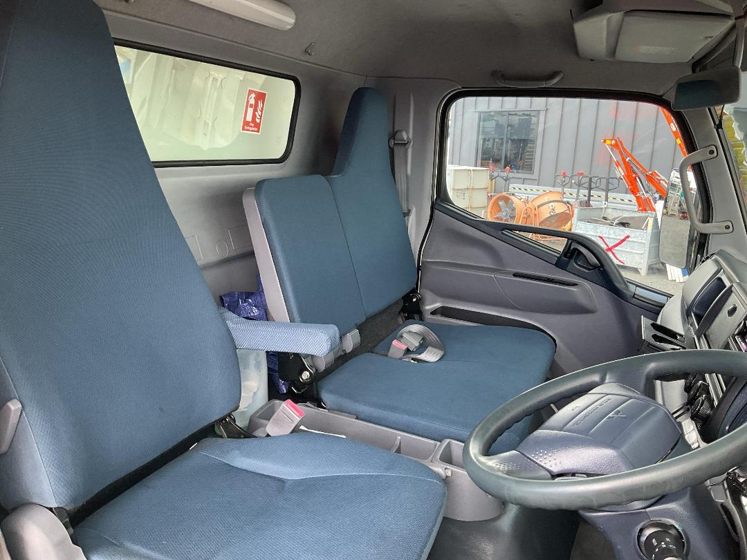 Photo '13' of Mitsubishi Fuso Canter HEV75G2 EURO5 HYBRID Curtainsider