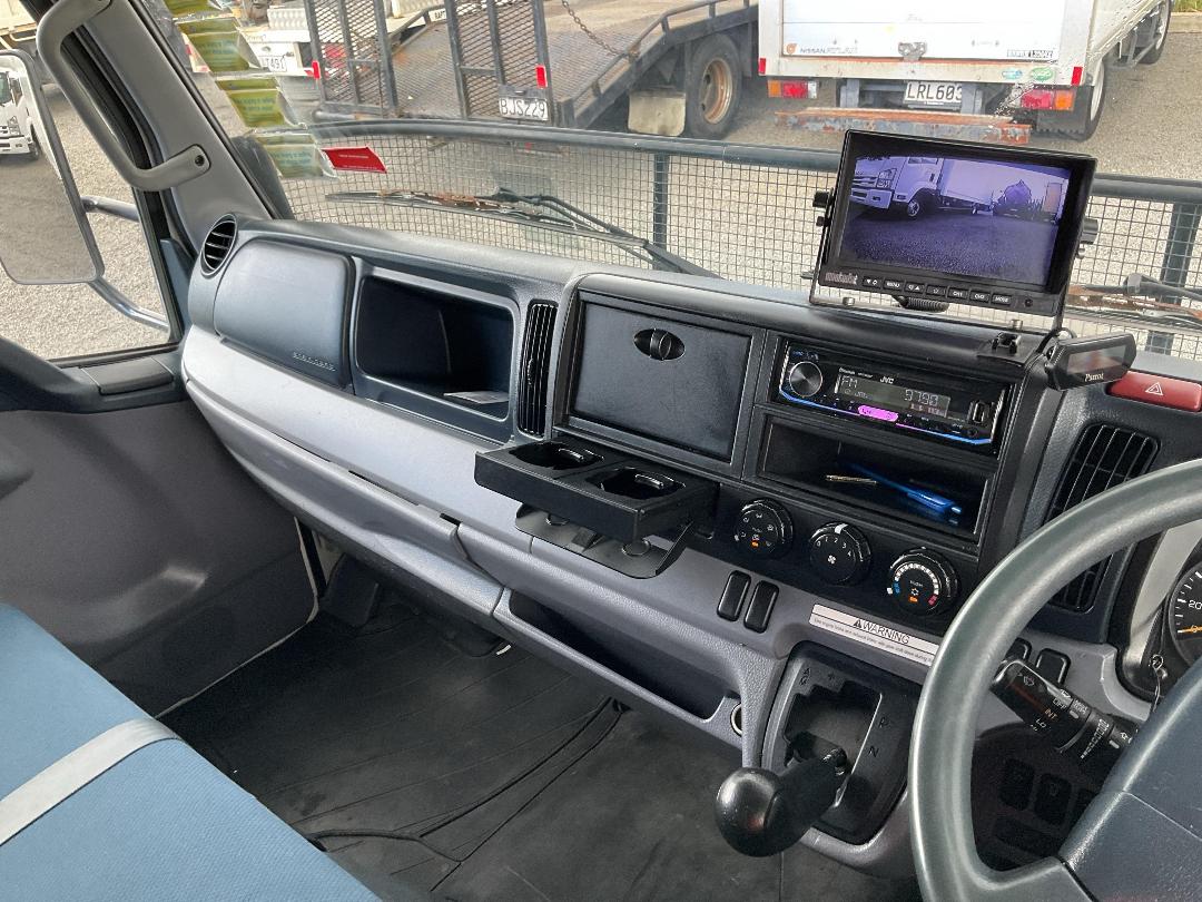 Photo '16' of Mitsubishi Fuso Canter HEV75G2 EURO5 HYBRID Curtainsider