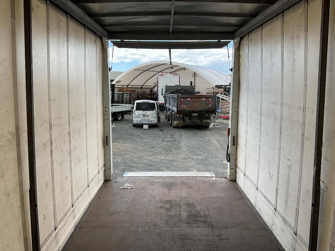 Photo '24' of Mitsubishi Fuso Canter HEV75G2 EURO5 HYBRID Curtainsider