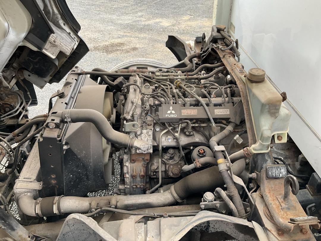 Photo '31' of Mitsubishi Fuso Canter HEV75G2 EURO5 HYBRID Curtainsider