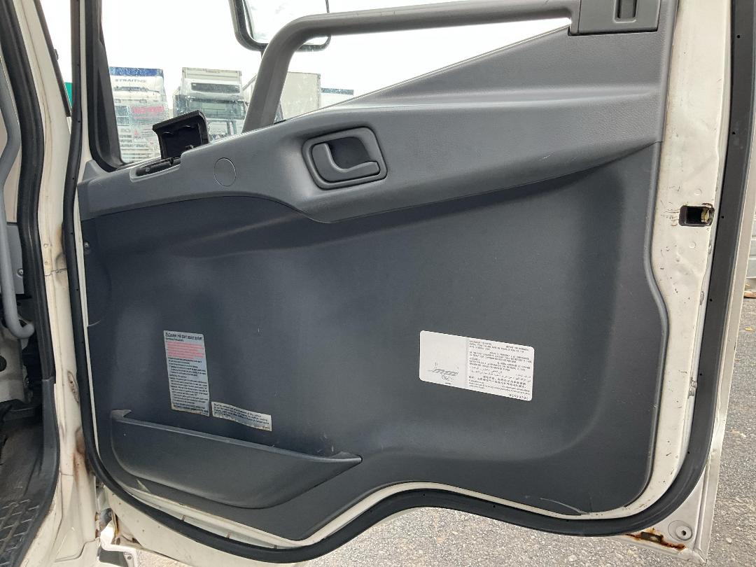 Photo '12' of Mitsubishi Fuso Fighter FK250K1D Box Body Photo '12' of Mitsubishi Fuso Fighter FK250K1D Box Body