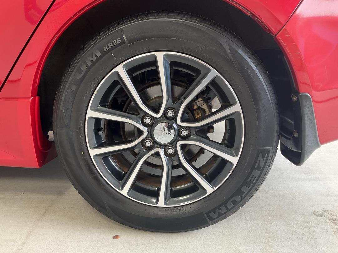 Photo '11' of Mitsubishi Lancer