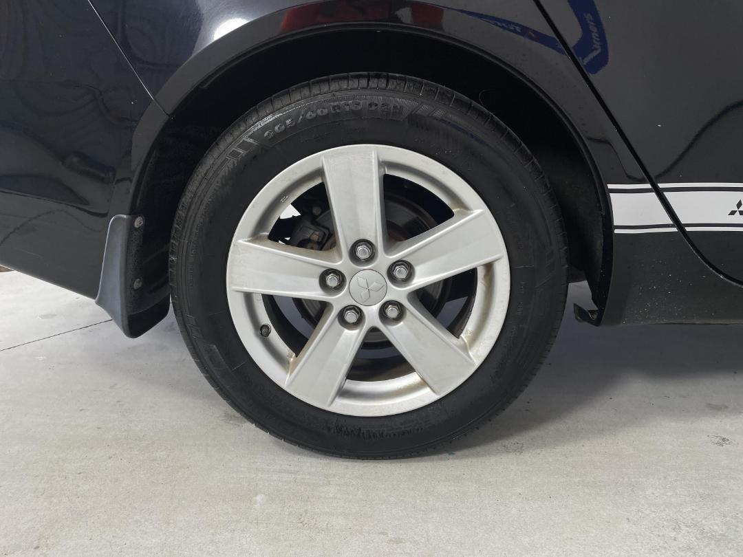 Photo '12' of Mitsubishi Lancer