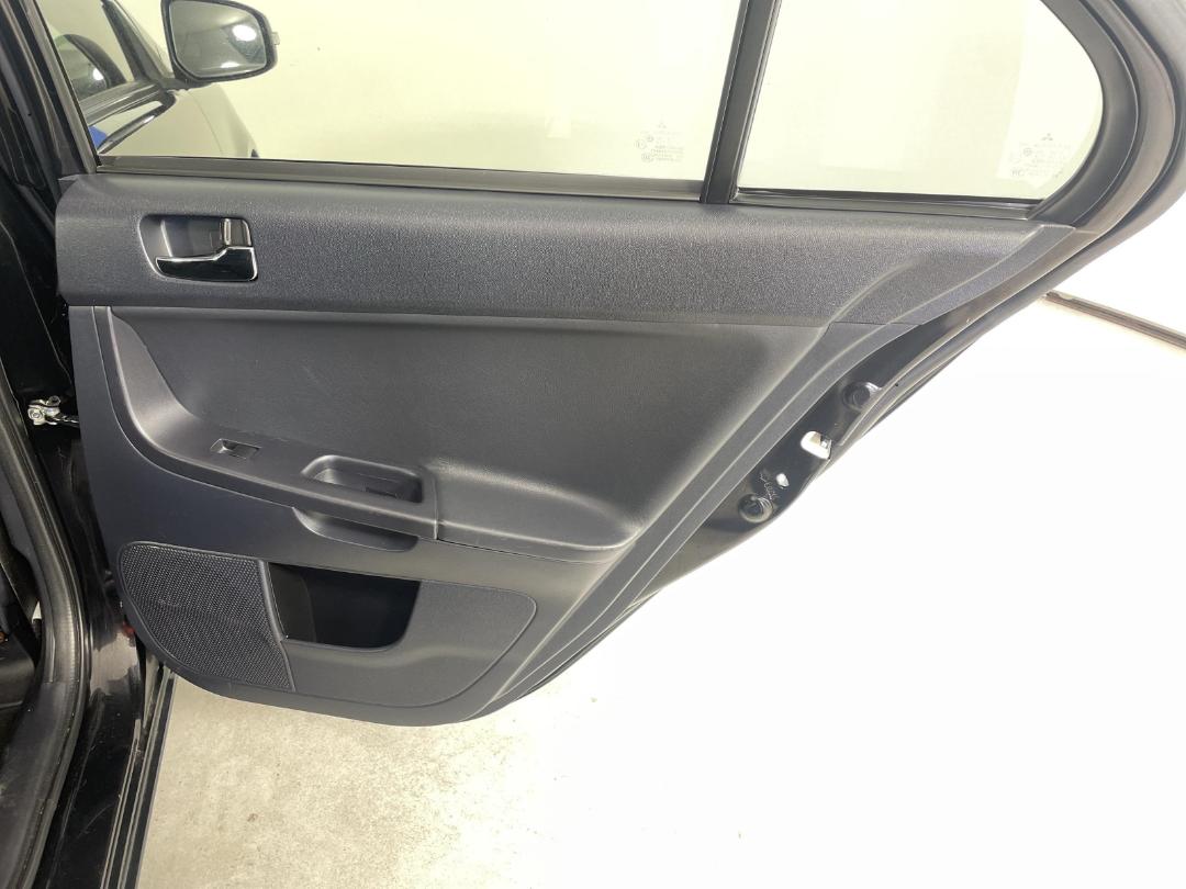 Photo '19' of Mitsubishi Lancer