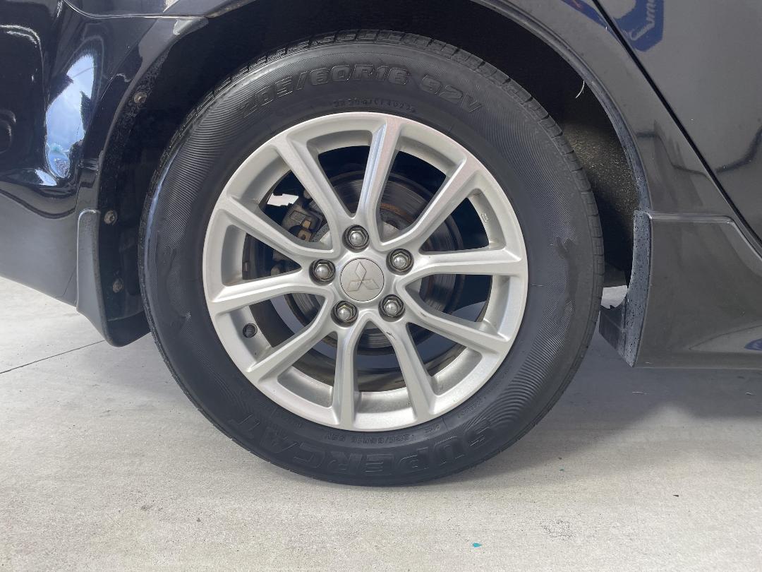 Photo '12' of Mitsubishi Lancer