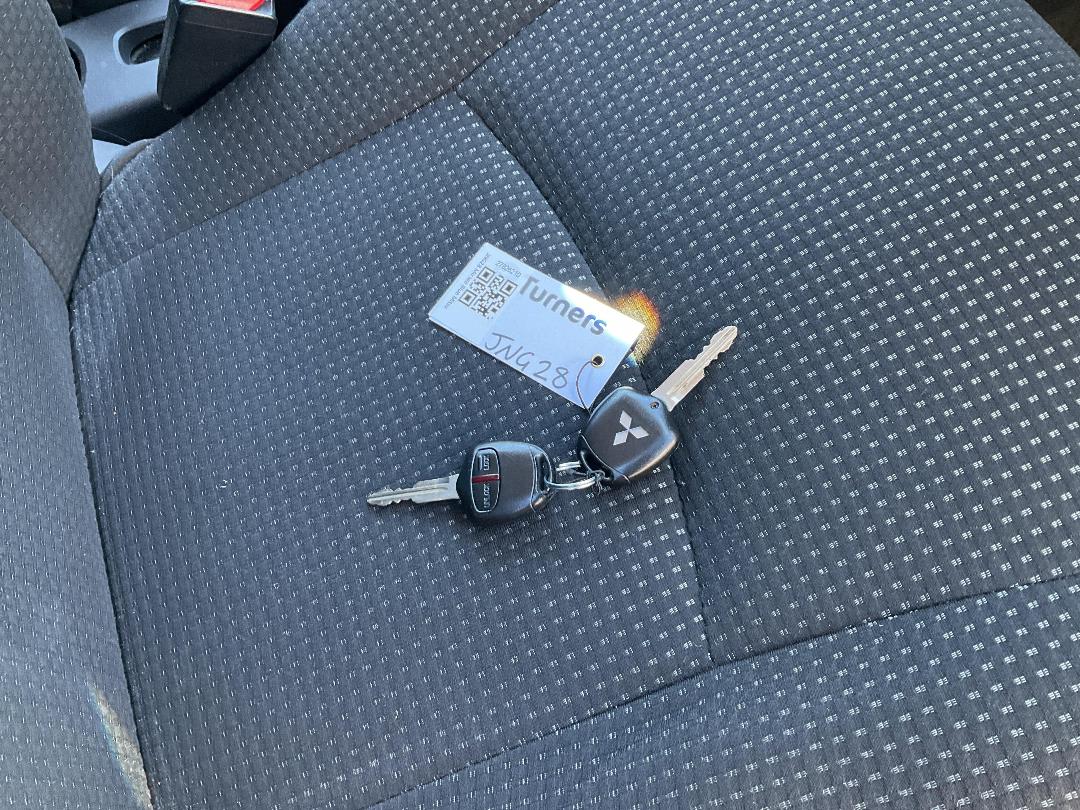 Photo '2' of Mitsubishi Mirage XLS