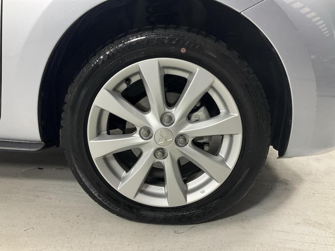 Photo '9' of Mitsubishi Mirage