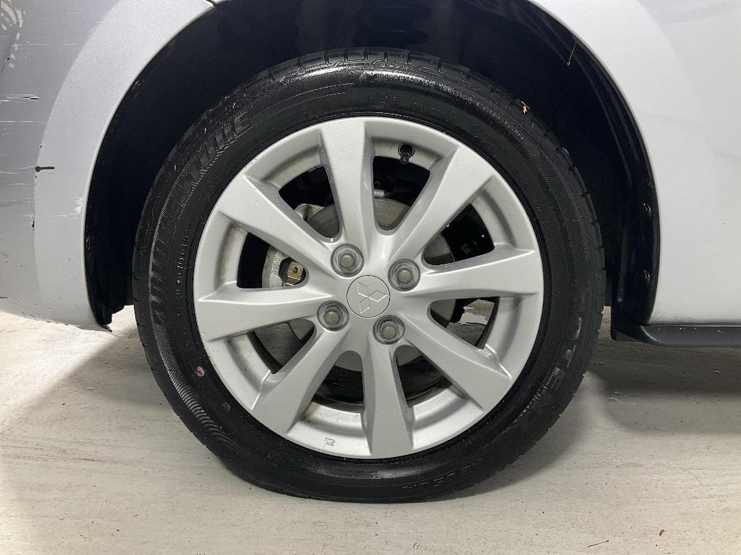 Photo '10' of Mitsubishi Mirage