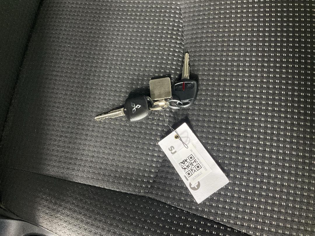 Photo '22' of Mitsubishi Mirage