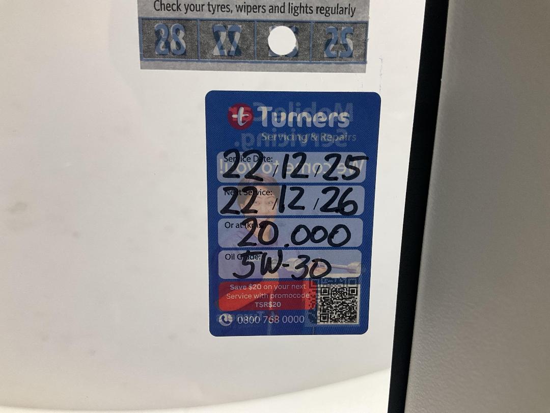 Photo '23' of Mitsubishi Mirage