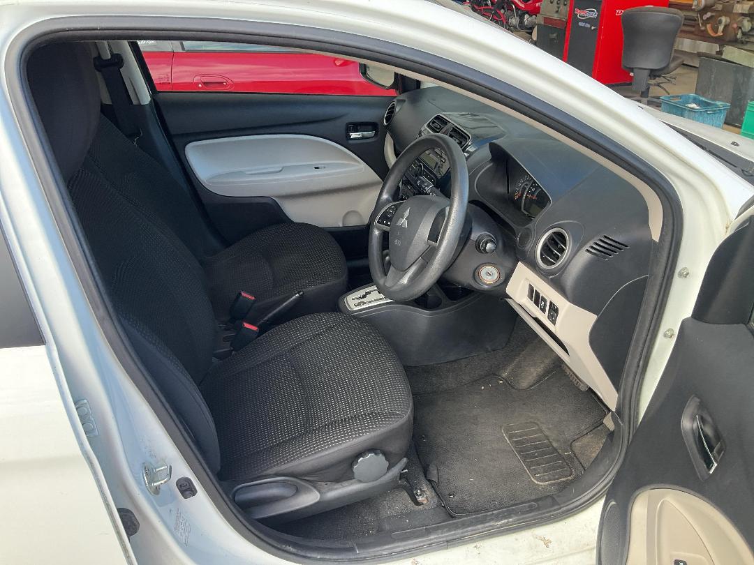 Photo '10' of Mitsubishi Mirage XLS Photo '10' of Mitsubishi Mirage XLS