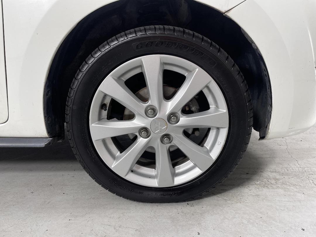 Photo '9' of Mitsubishi Mirage Photo '9' of Mitsubishi Mirage