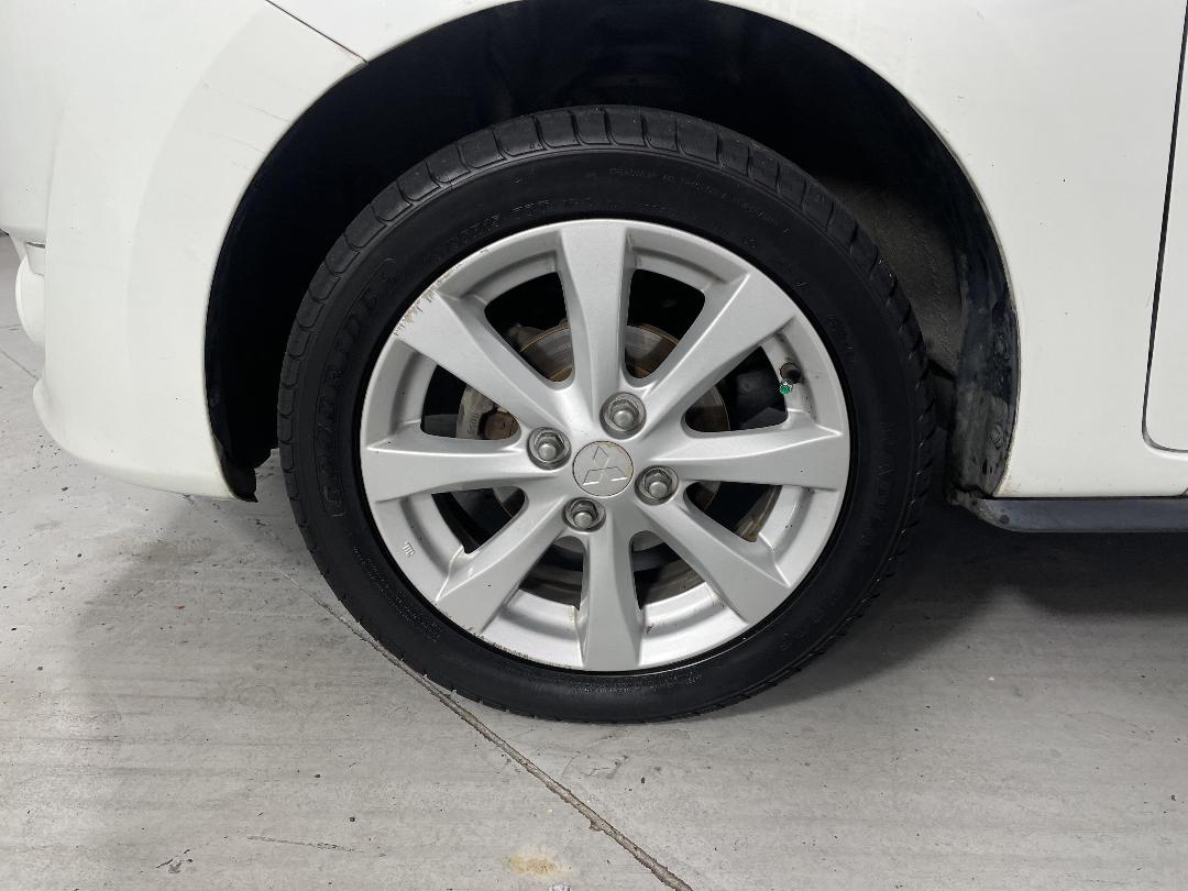 Photo '10' of Mitsubishi Mirage Photo '10' of Mitsubishi Mirage