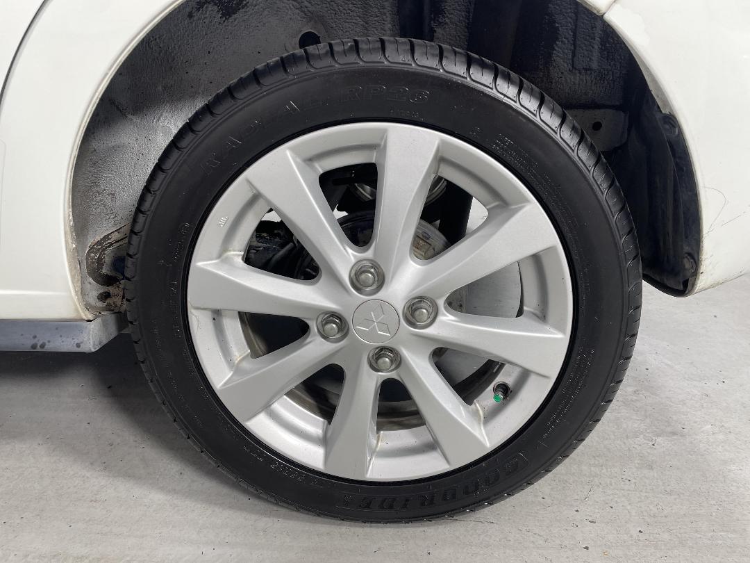 Photo '11' of Mitsubishi Mirage Photo '11' of Mitsubishi Mirage