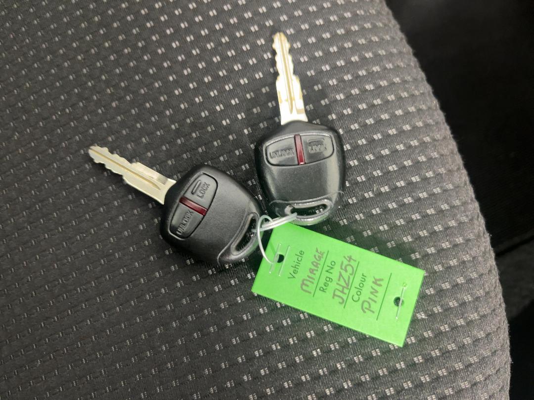 Photo '22' of Mitsubishi Mirage