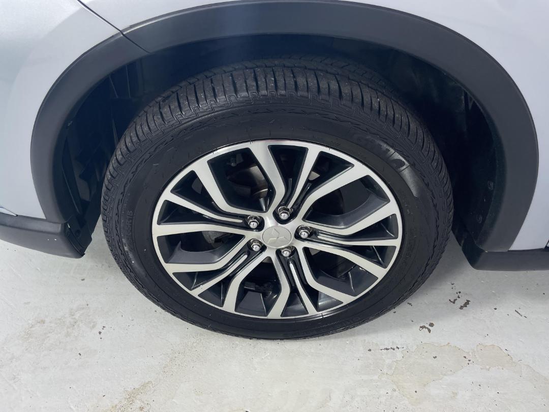 Photo '8' of Mitsubishi Outlander XLS Photo '8' of Mitsubishi Outlander XLS