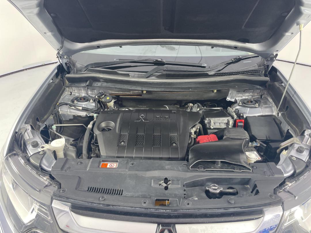 Photo '11' of Mitsubishi Outlander XLS Photo '11' of Mitsubishi Outlander XLS