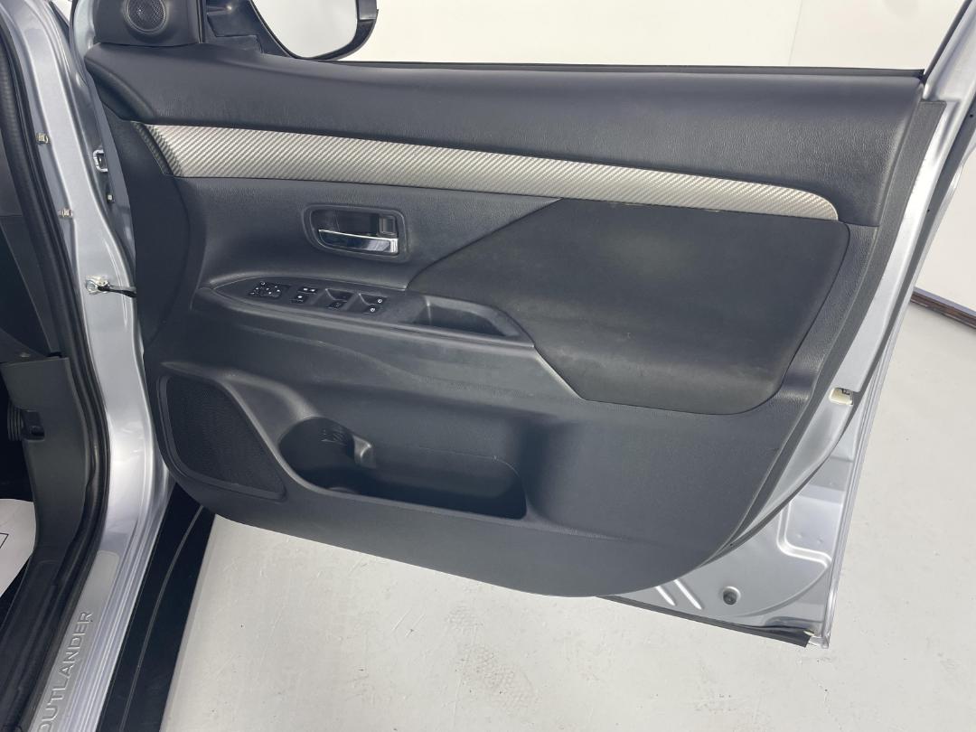 Photo '13' of Mitsubishi Outlander XLS Photo '13' of Mitsubishi Outlander XLS