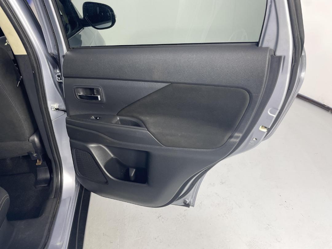 Photo '17' of Mitsubishi Outlander XLS Photo '17' of Mitsubishi Outlander XLS