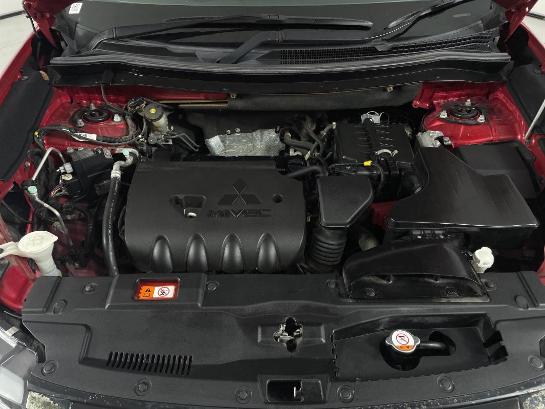 Photo '13' of Mitsubishi Outlander