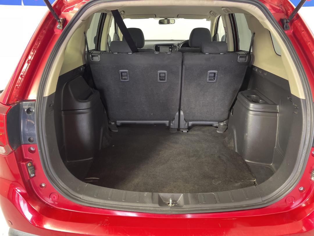 Photo '14' of Mitsubishi Outlander