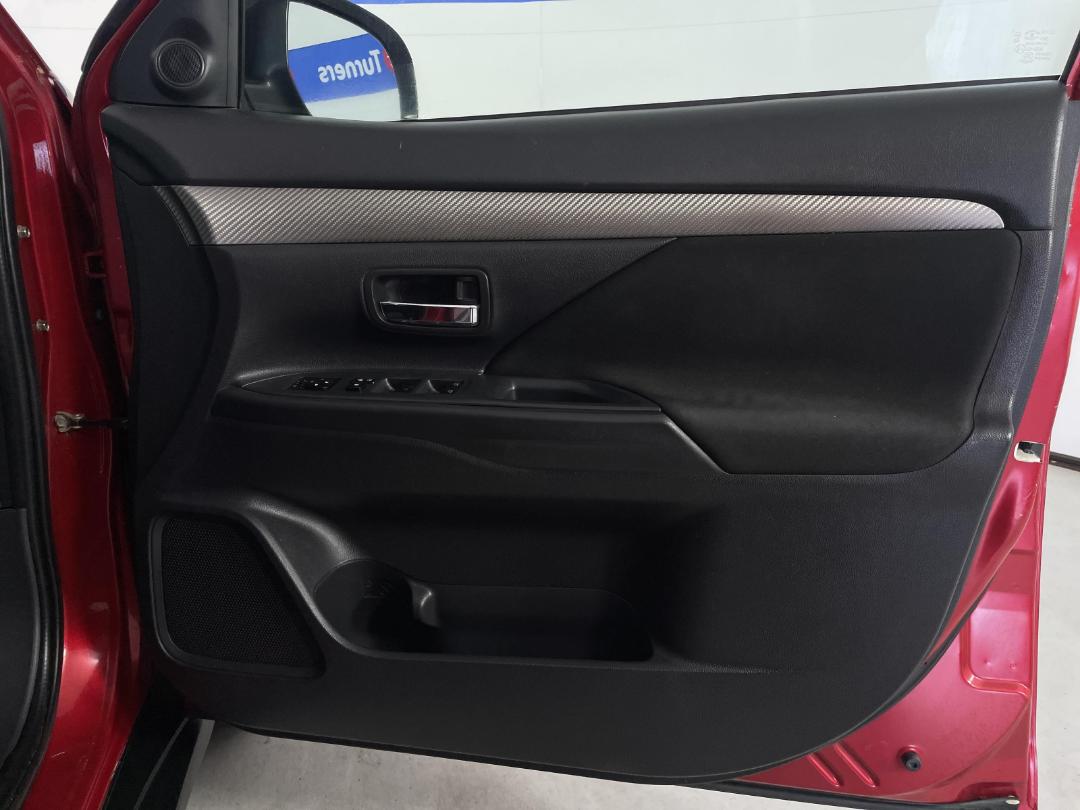 Photo '15' of Mitsubishi Outlander