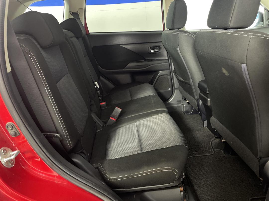 Photo '20' of Mitsubishi Outlander